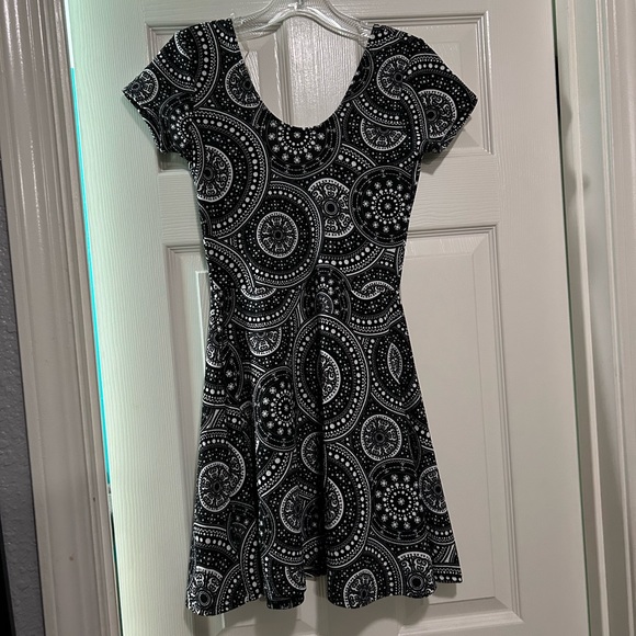 Dress - Picture 2 of 4